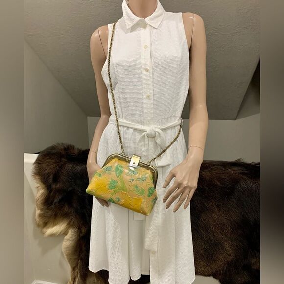 Handmade Genuine Leather Floral Embossed Chic Metal Frame Bag/Crossbody - Picture 8 of 15